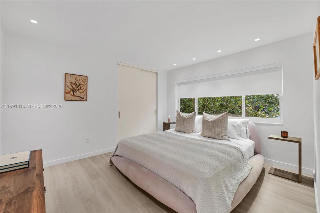 1277 Biscaya Dr, Surfside, FL 33154 Photo