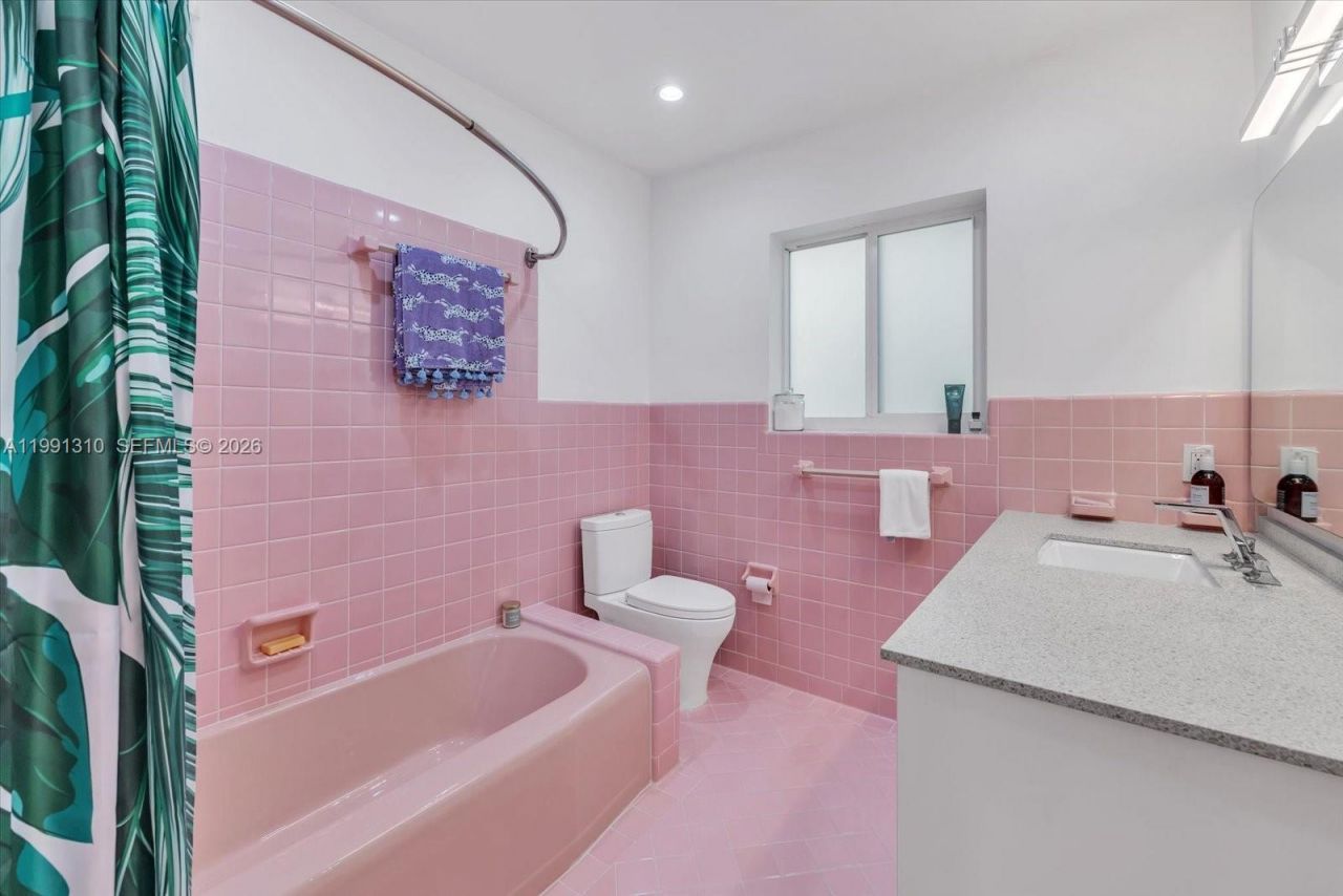 1277 Biscaya Dr, Surfside, FL 33154 Photo