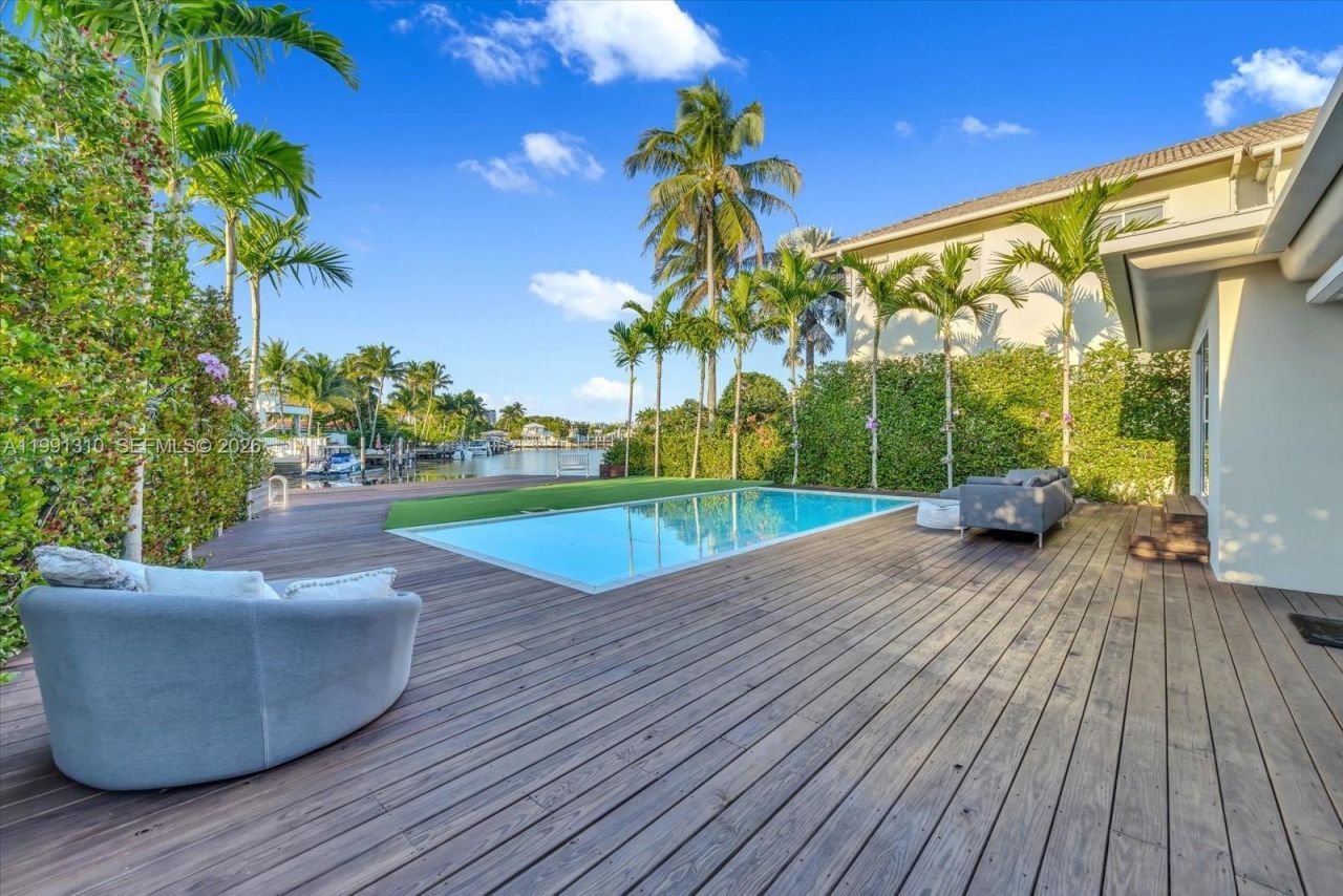 1277 Biscaya Dr, Surfside, FL 33154 Photo