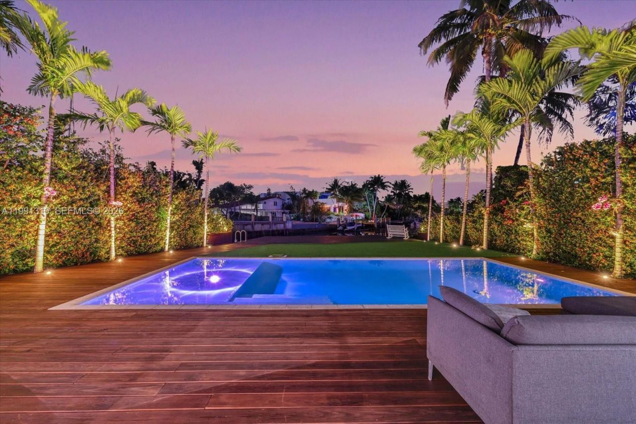 1277 Biscaya Dr, Surfside, FL 33154 Photo