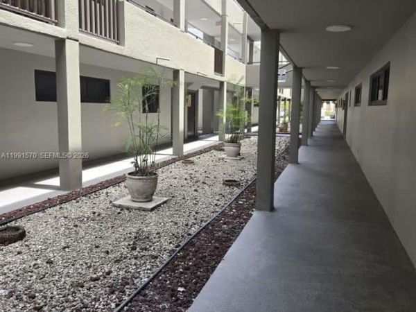 5 Olive Dr , Unit 9, Hialeah, FL 33010
