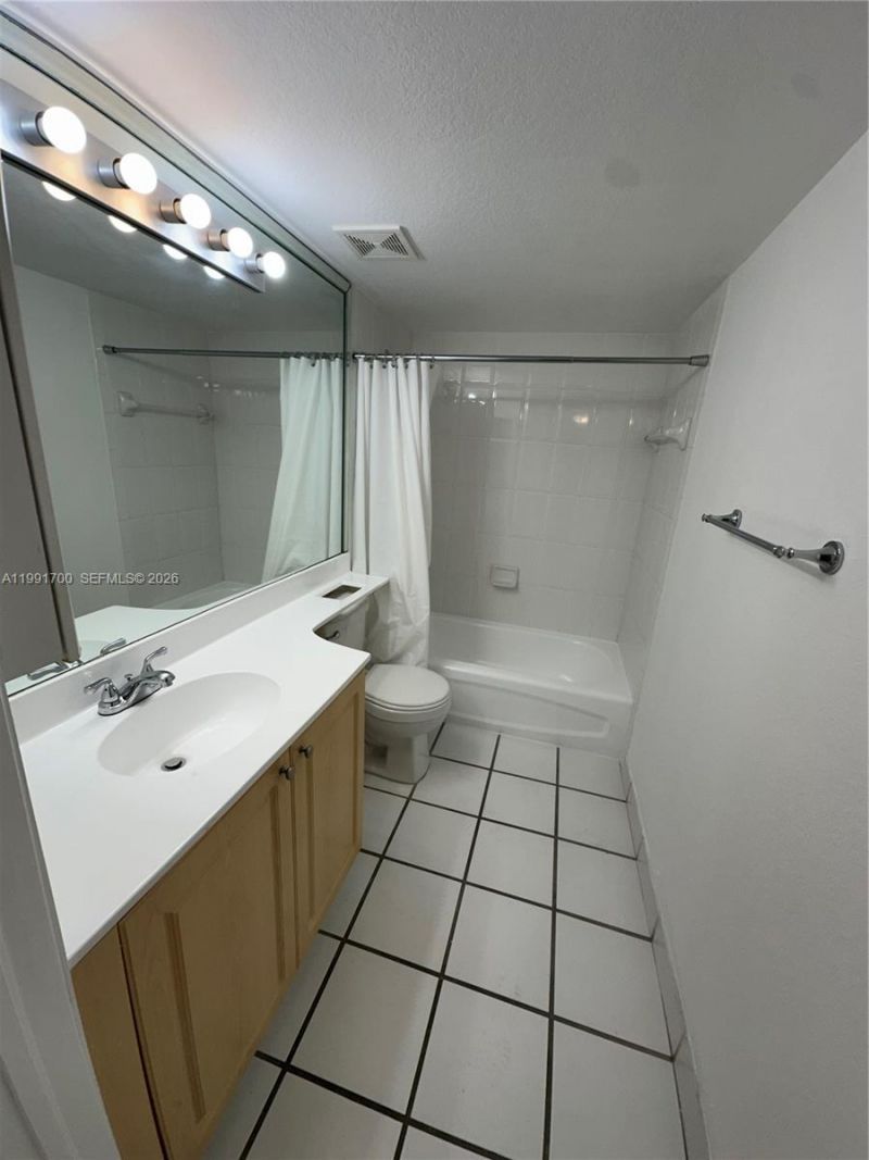 814 NW 36th Ave, Unit 406, Miami, FL 33125 Photo