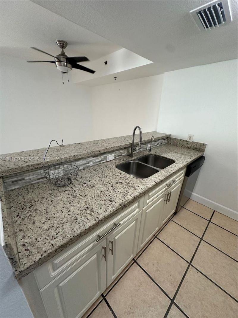 814 NW 36th Ave, Unit 406, Miami, FL 33125 Photo