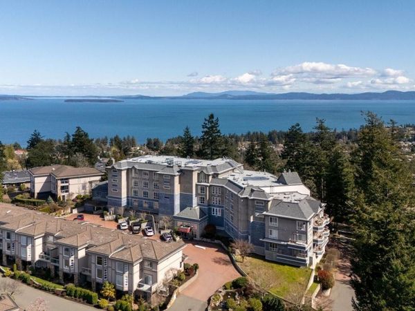 940 Boulderwood Rise, Unit 406, Saanich, BC V8Y 3G5