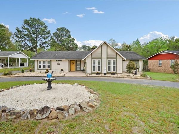 8301 Twin Lakes Drive, Mobile, AL 36695