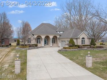 48877 Point Lakeview Drive, Chesterfield Twp, MI 48047