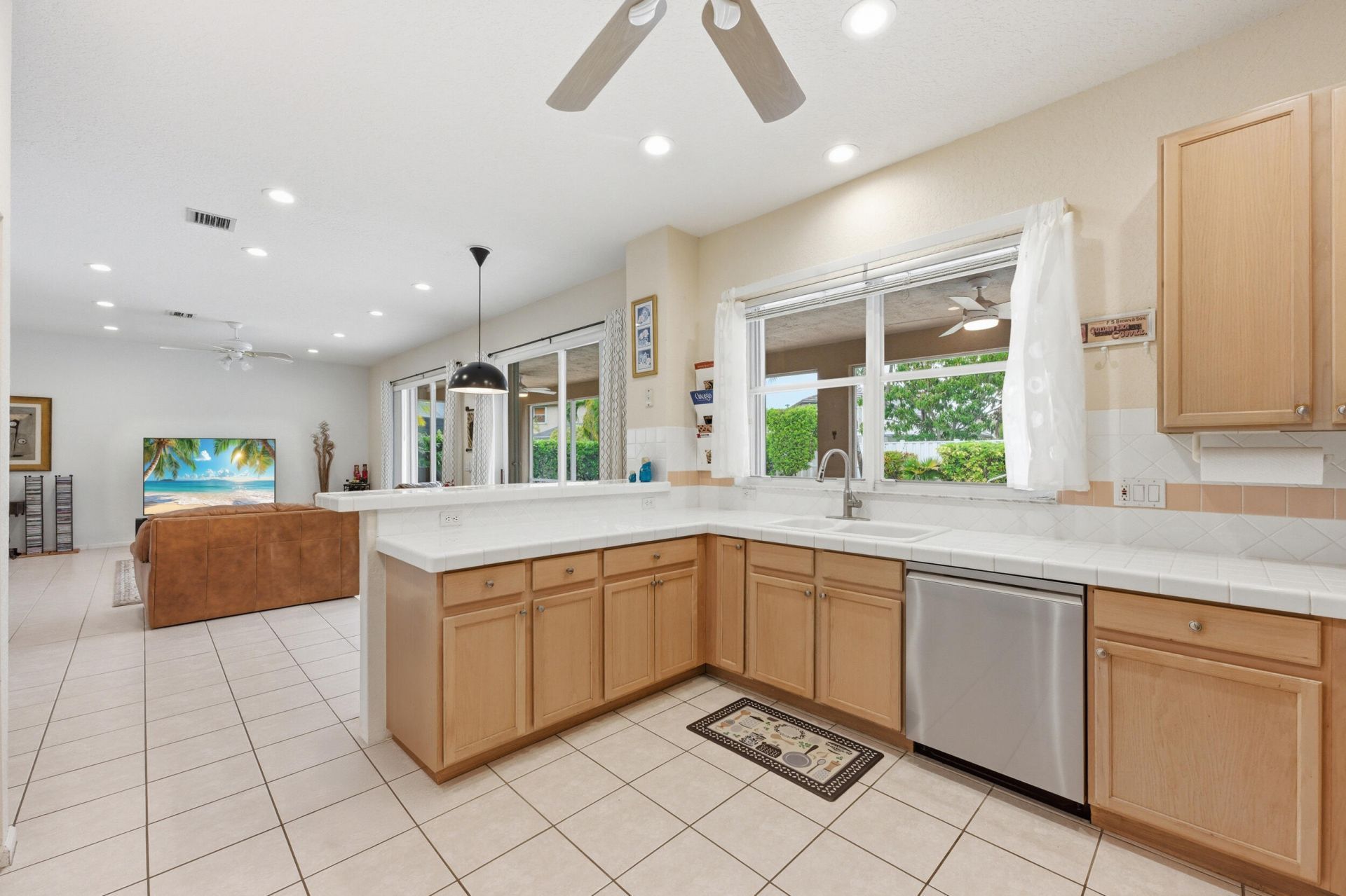 648 SW 168th Terrace, Pembroke Pines, FL 33027 Photo