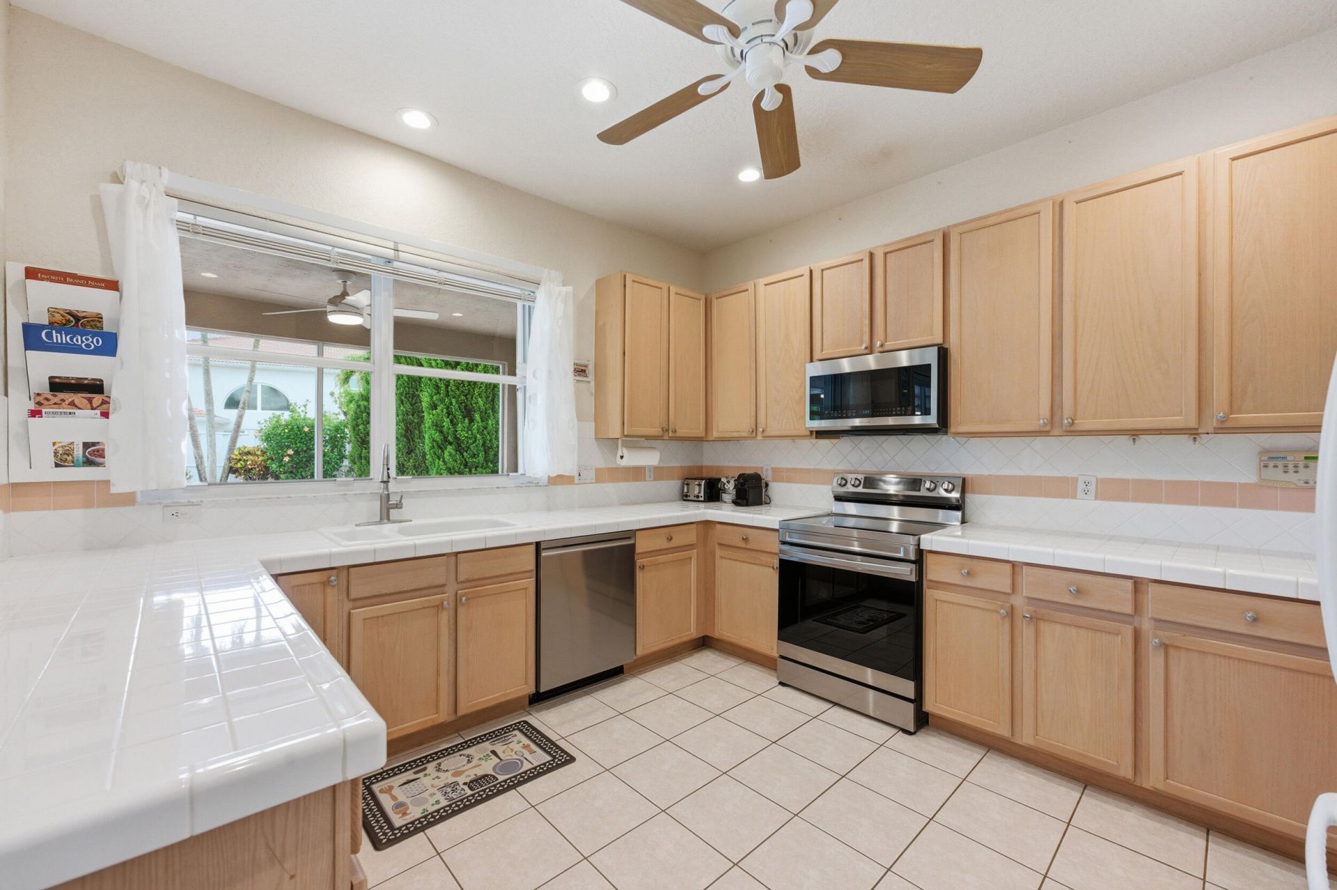 648 SW 168th Terrace, Pembroke Pines, FL 33027 Photo