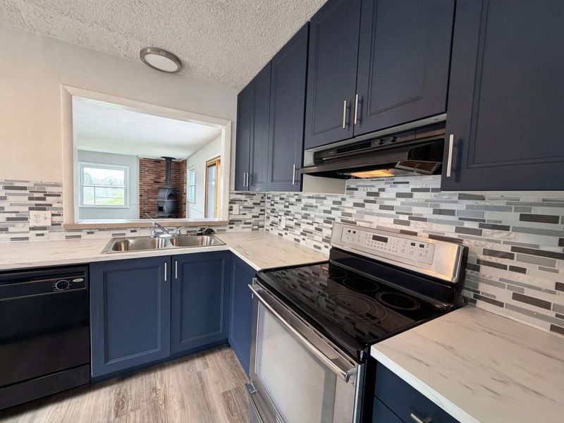 413 Sherwood Drive W, Newark, OH 43055 Photo 2