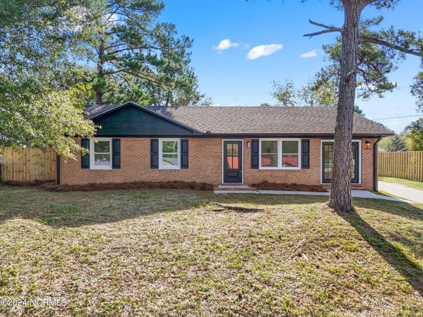6 High Street , Castle Hayne, NC 28429
