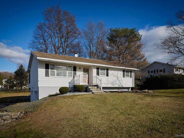 17 Andover Lane , Poughkeepsie, NY 12601