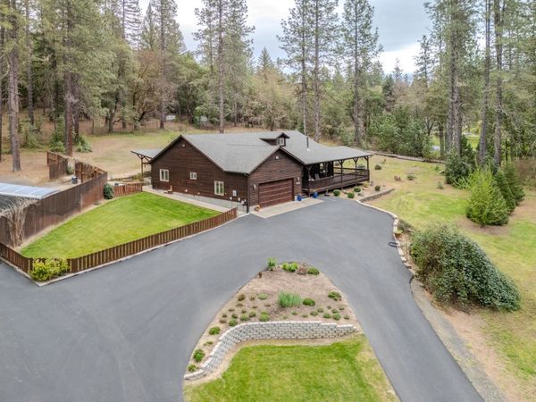 4728 E Evans Creek Road, Rogue River, OR 97537