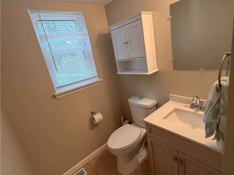 8552 Usher Road, Olmsted Township, OH 44138 Photo 12