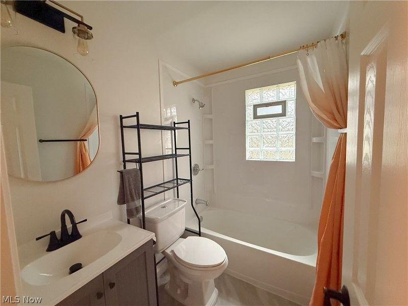 8552 Usher Road, Olmsted Township, OH 44138 Photo 13