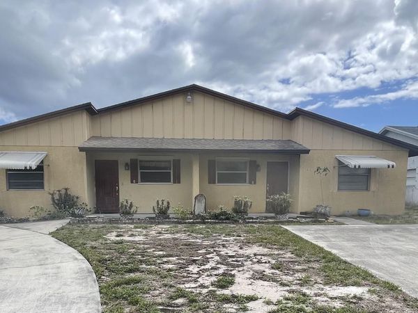 8666 Satalite Terrace, West Palm Beach, FL 33403