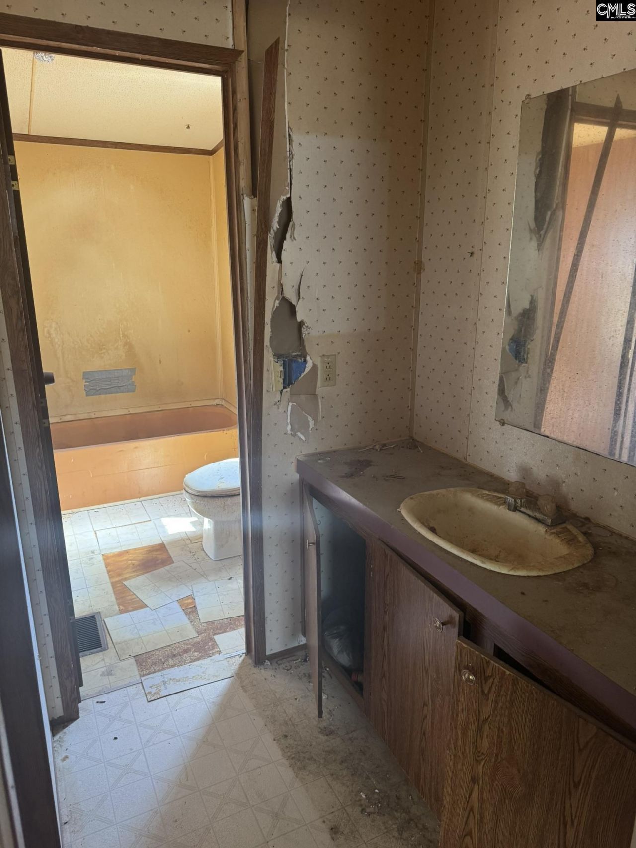 230 Ann Street  Photo 8