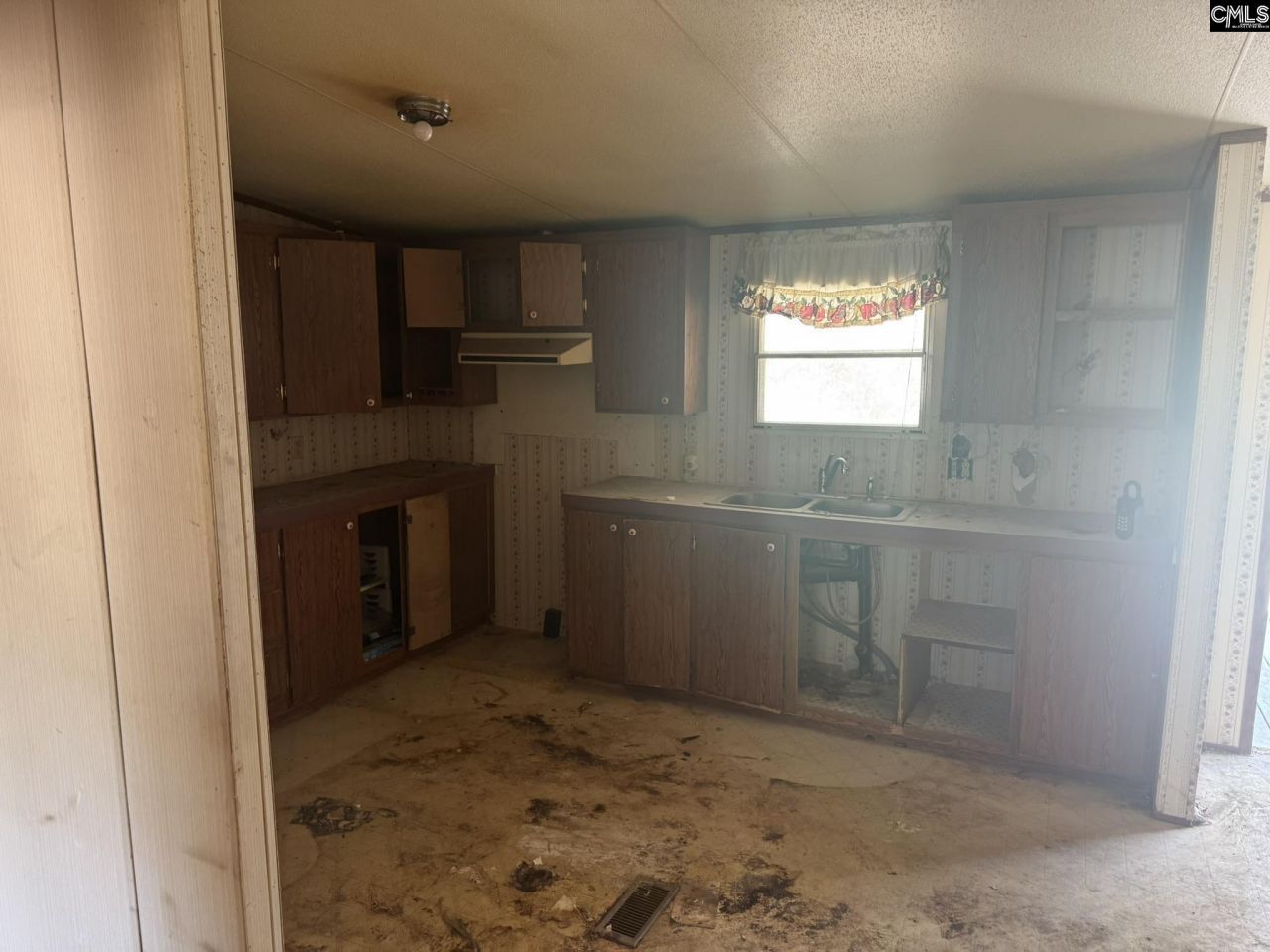 230 Ann Street  Photo 9