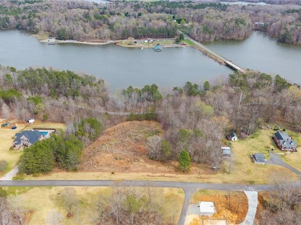 3229 Labrador Drive, Mebane, NC 27302