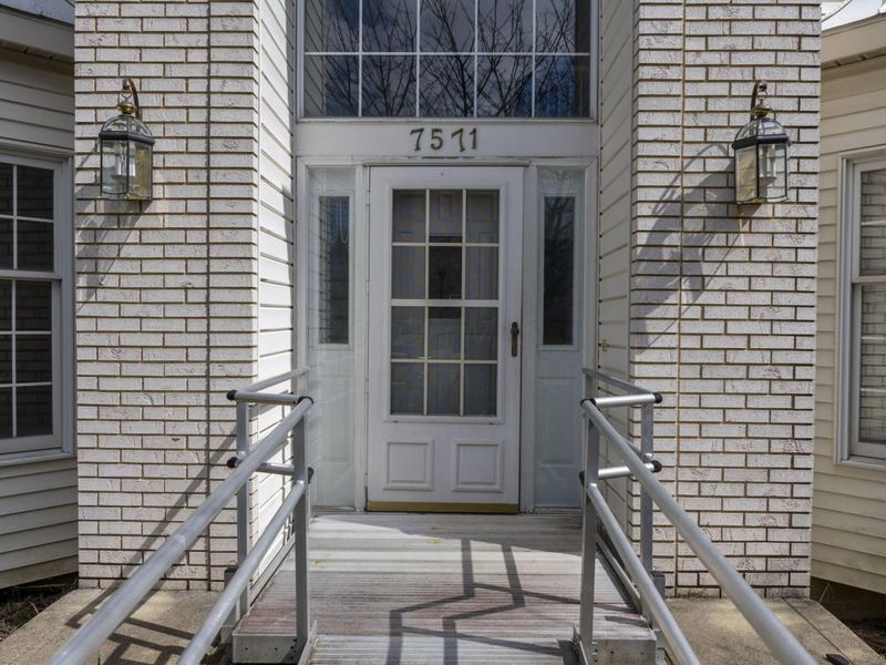 7571 Pleasant Run Drive , Seven Hills, OH 44131 Photo 5