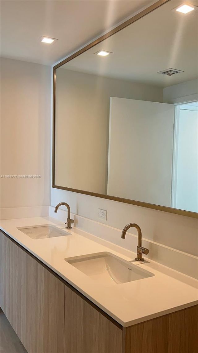 77 SE 5th , Unit 3614, Miami, FL 33131 Photo