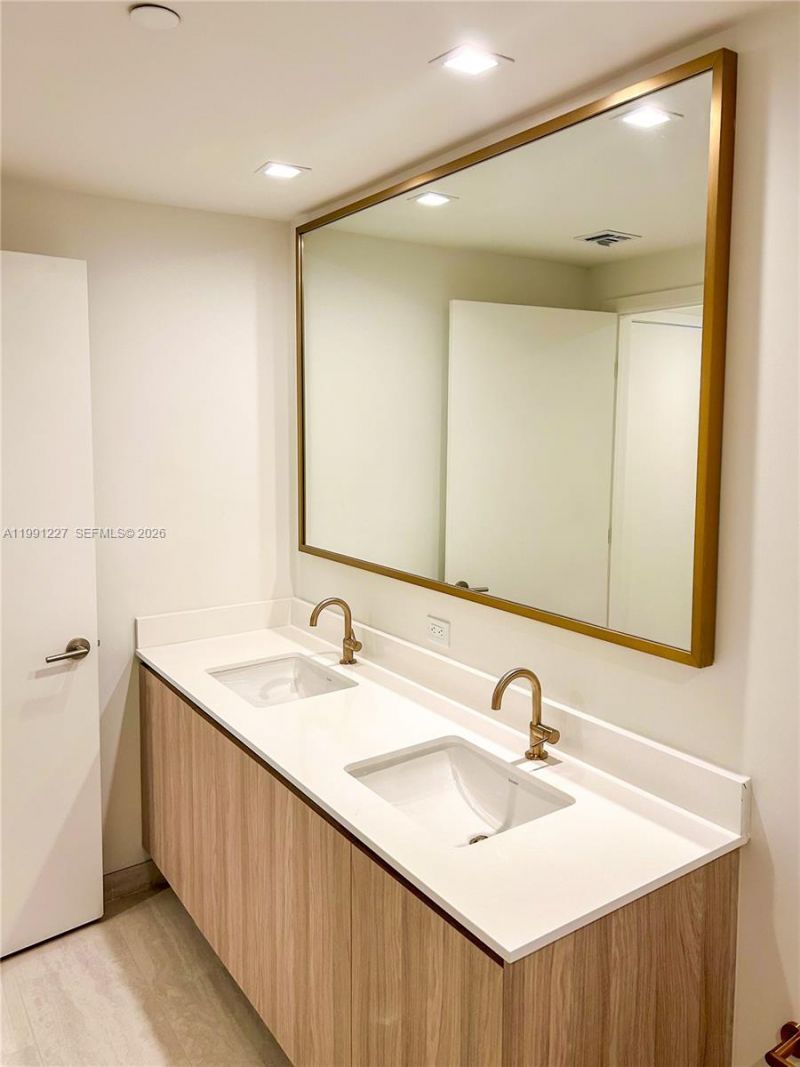 77 SE 5th, Unit 3614, Miami, FL 33131 Photo