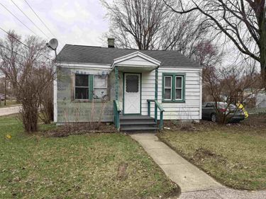 215 Elmwood Street, Hartford, MI 49057