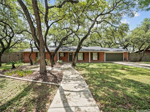202 DONELLA DR, Hollywood Park, TX 78232