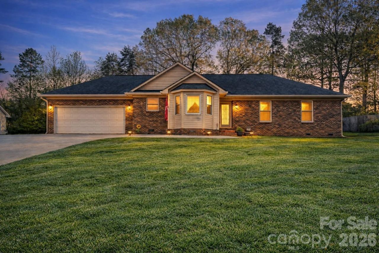 7004 Forest Hills Drive, Denver, NC 28037 Main Photo