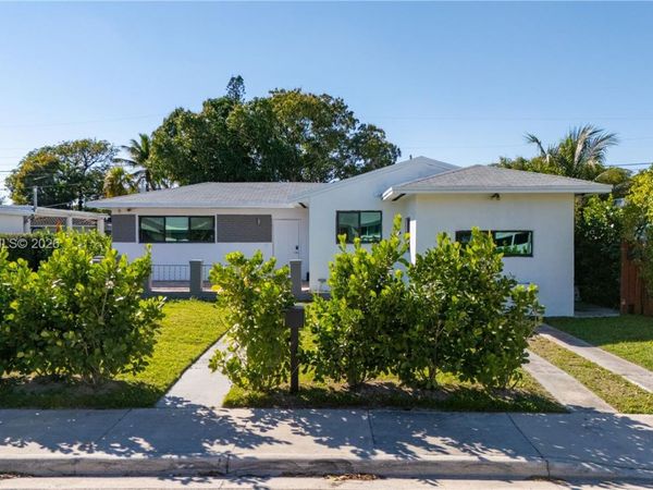 7548 Adventure Ave , North Bay Village, FL 33141