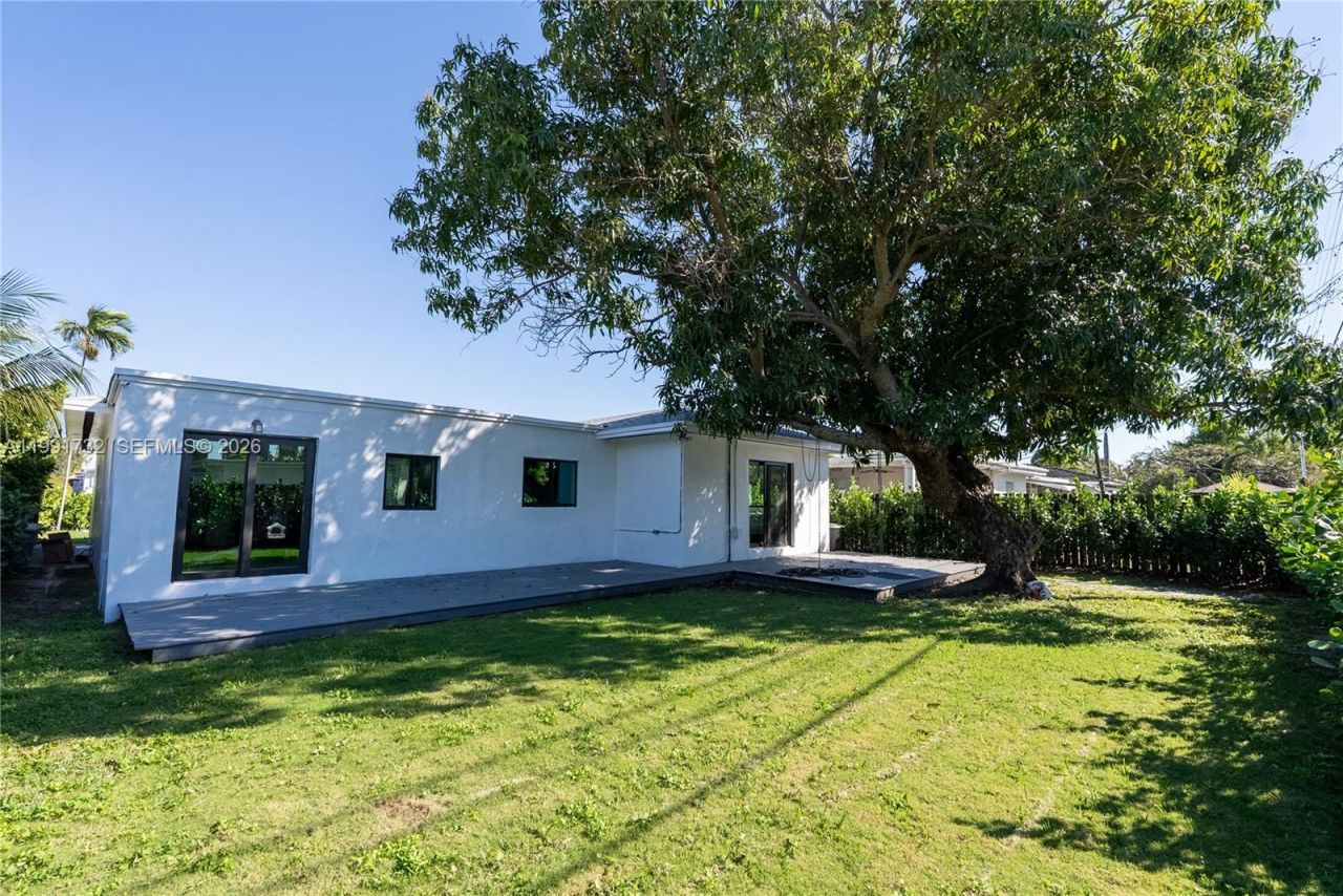 7548 Adventure Ave, North Bay Village, FL 33141 Photo