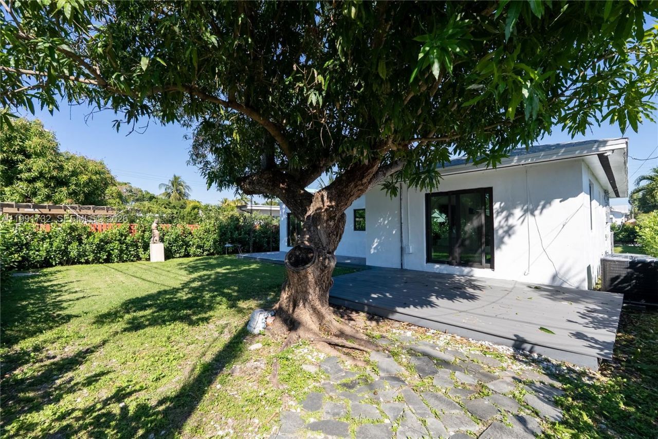 7548 Adventure Ave, North Bay Village, FL 33141 Photo