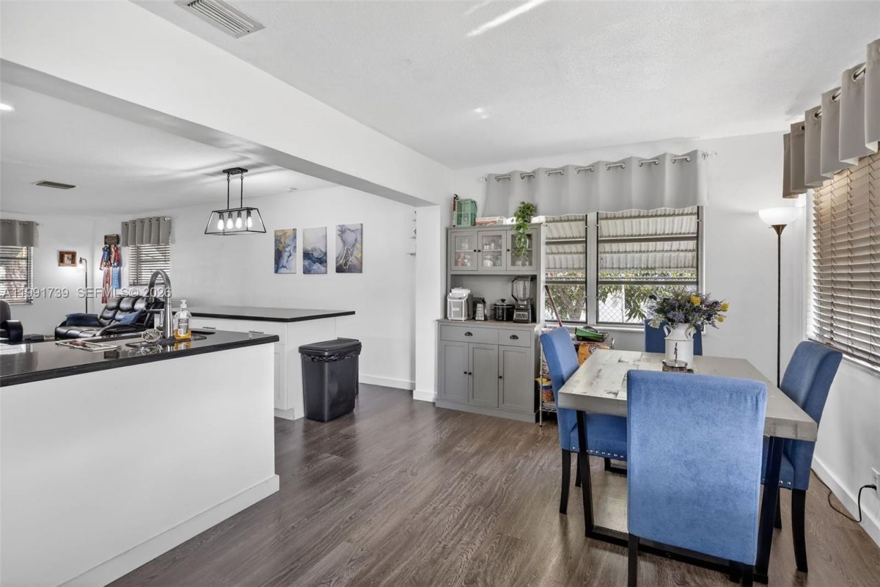 5404 NW 27th Way, Tamarac, FL 33309 Photo