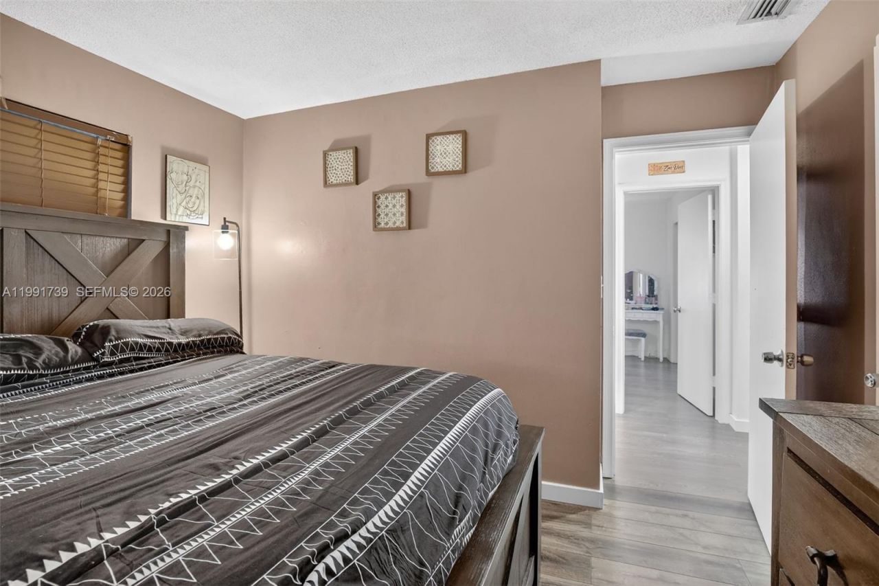 5404 NW 27th Way, Tamarac, FL 33309 Photo