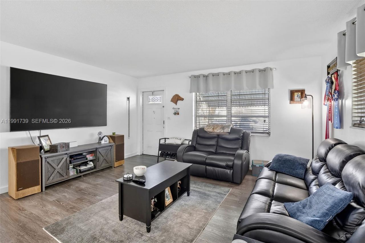 5404 NW 27th Way, Tamarac, FL 33309 Photo