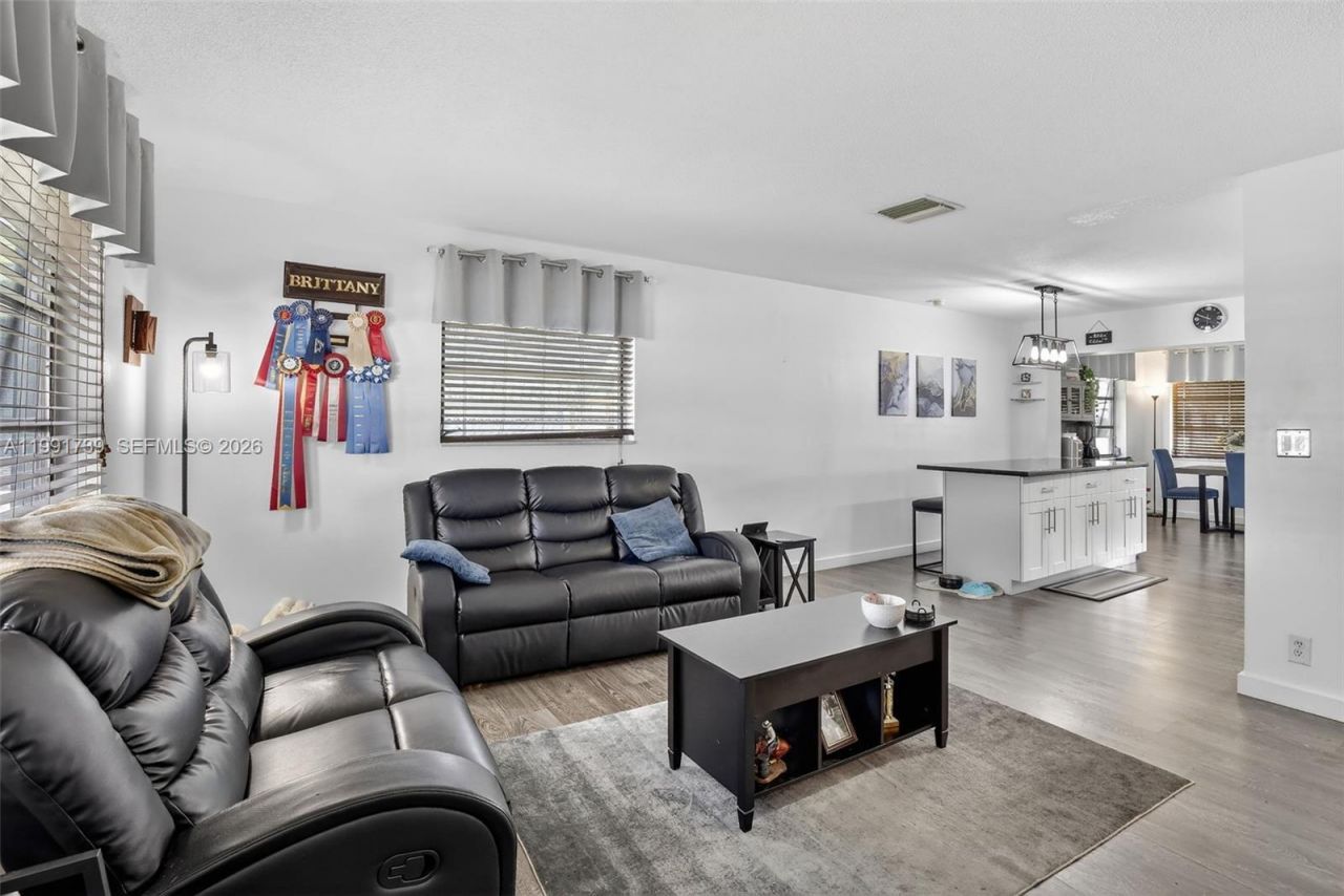 5404 NW 27th Way, Tamarac, FL 33309 Photo