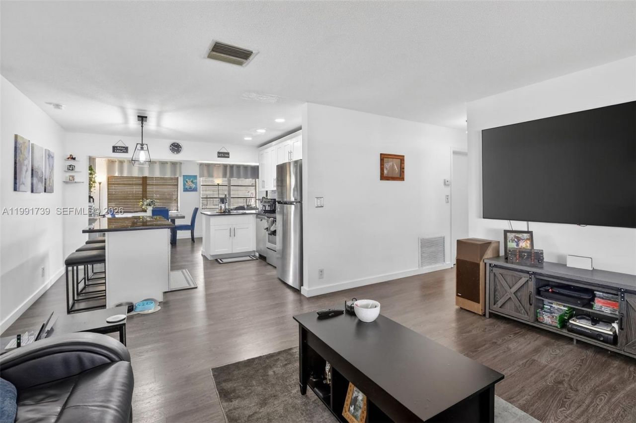 5404 NW 27th Way, Tamarac, FL 33309 Photo