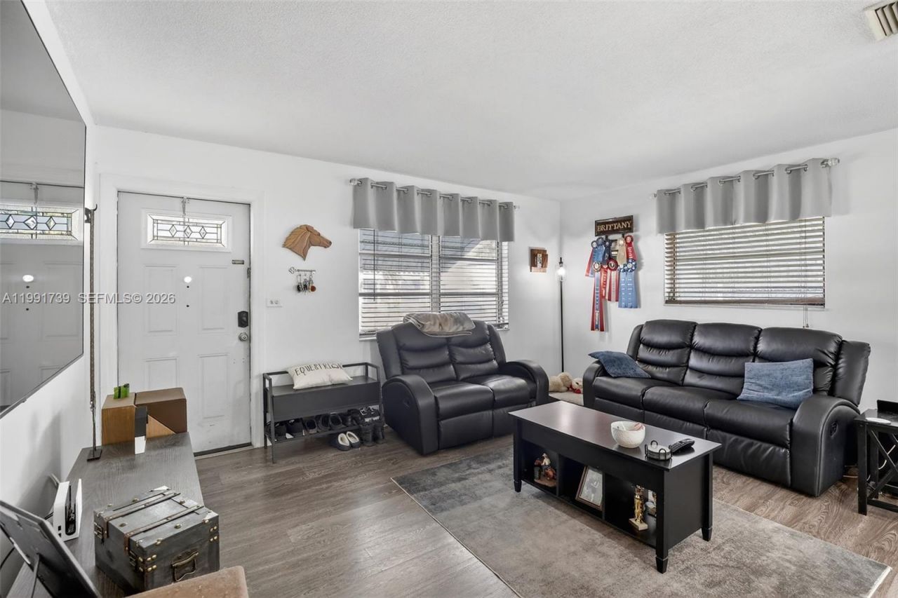 5404 NW 27th Way, Tamarac, FL 33309 Photo