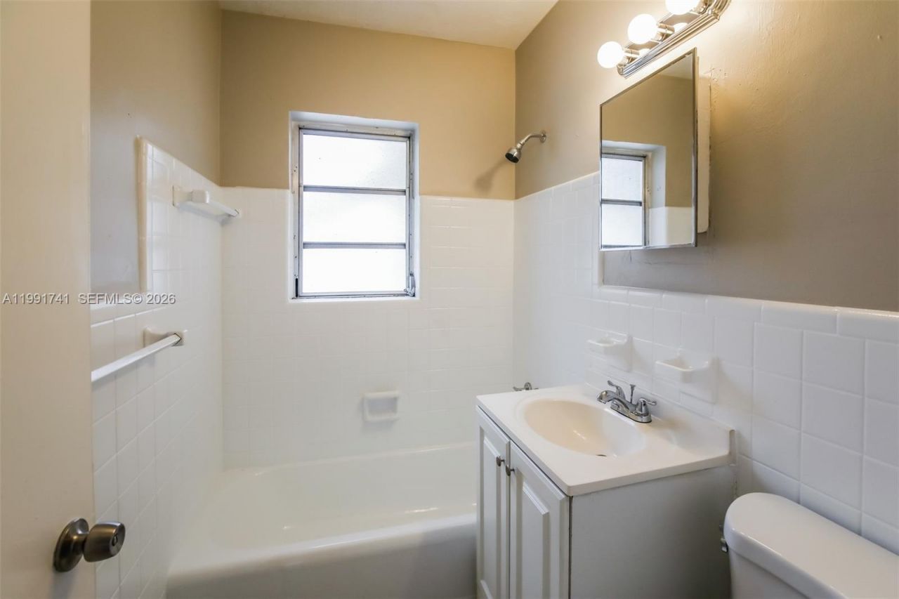 1710 NW 109th St , Miami, FL 33167 Photo