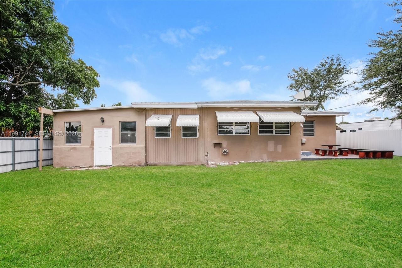 1710 NW 109th St , Miami, FL 33167 Photo
