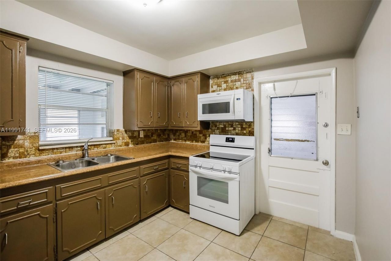 1710 NW 109th St , Miami, FL 33167 Photo