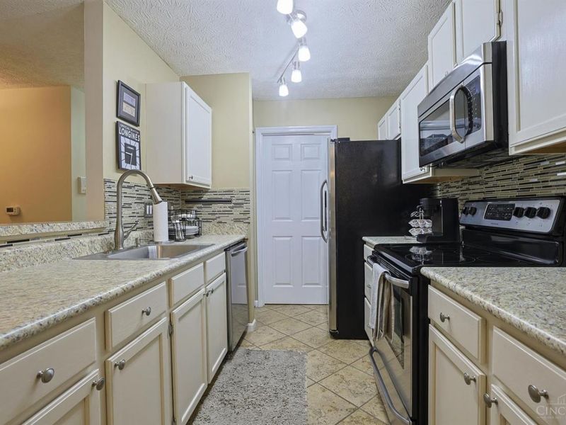 7394 Ridgepoint Drive, Unit 2, Anderson Twp, OH 45230 Photo 11