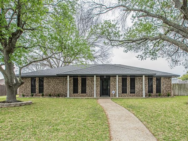 911 Cambridge Drive, Duncanville, TX 75137