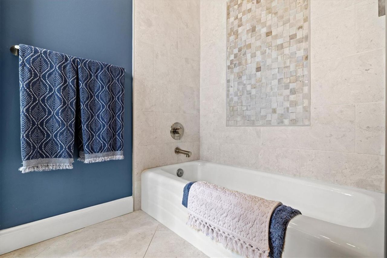 7305 Links Court, Sarasota, FL 34243 Photo