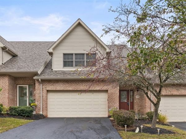 306 Woodcrest Dr, Coraopolis, PA 15108