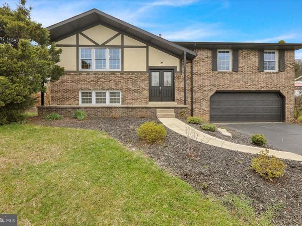 2 COURTLEIGH PLACE, READING, PA 19606