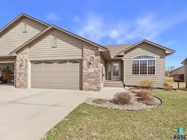 3418 S Harmony Dr, Sioux Falls, SD 57110