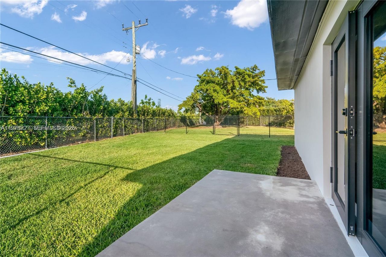 8421 SW 27th Ter , Miami, FL 33155 Photo