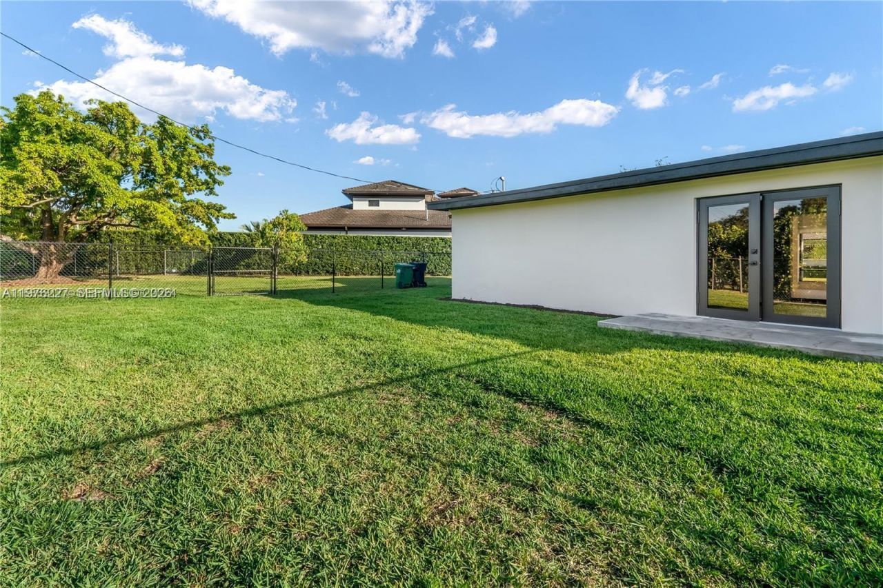 8421 SW 27th Ter , Miami, FL 33155 Photo