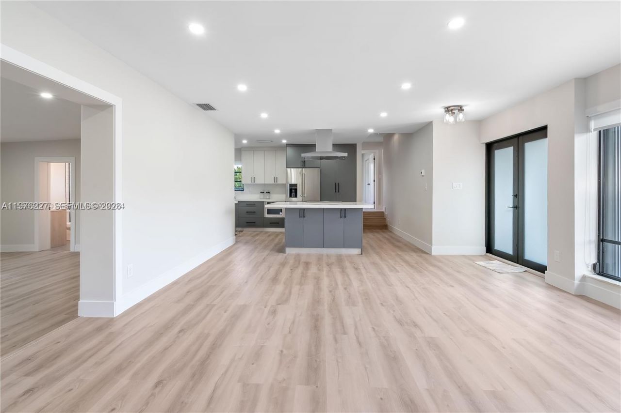 8421 SW 27th Ter , Miami, FL 33155 Photo