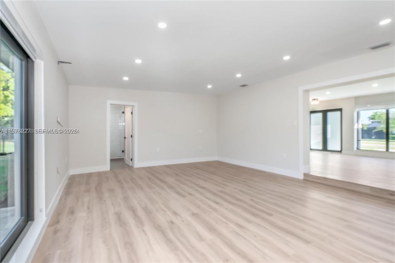 8421 SW 27th Ter , Miami, FL 33155 Photo